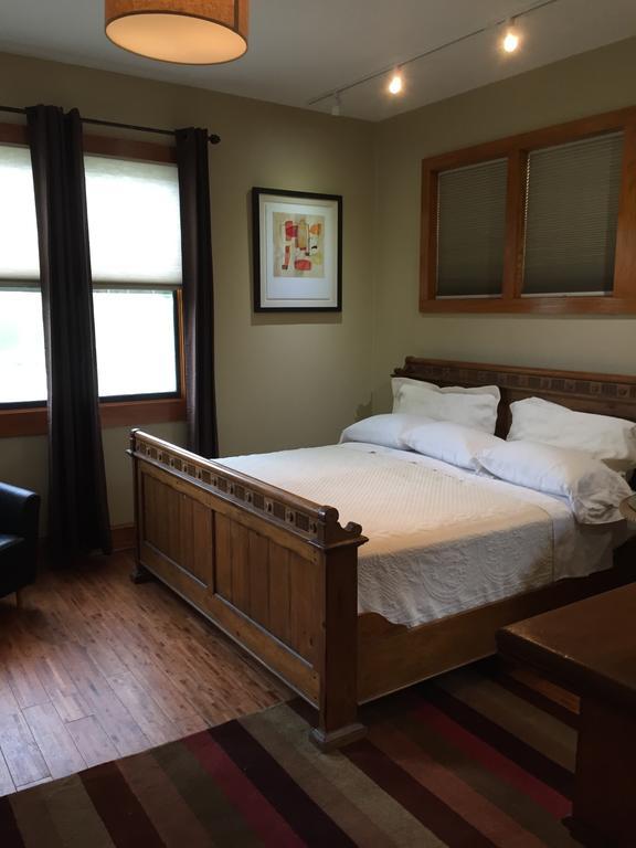 Burford House Suites Iowa City Bagian luar foto