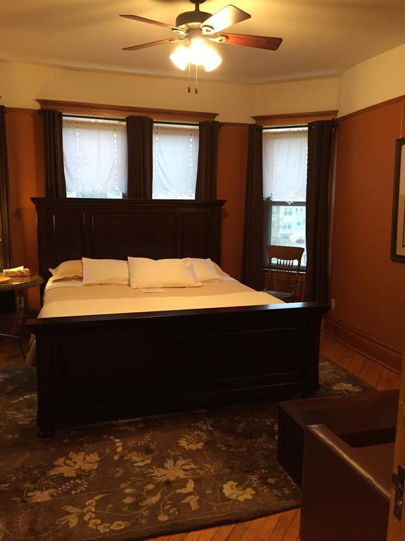 Burford House Suites Iowa City Bagian luar foto