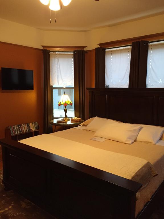 Burford House Suites Iowa City Bagian luar foto