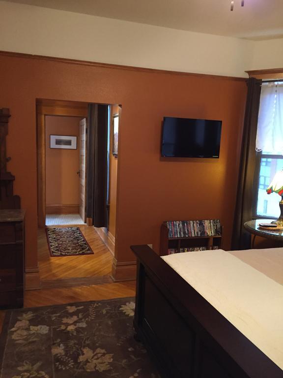 Burford House Suites Iowa City Bagian luar foto