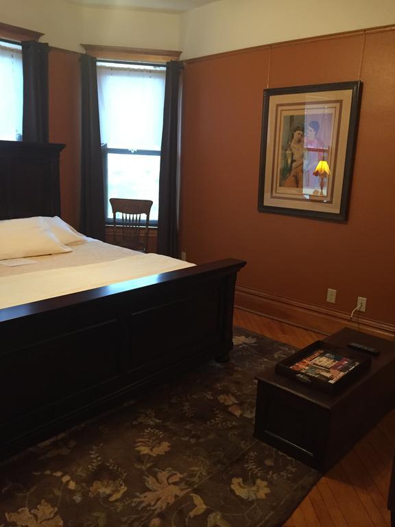 Burford House Suites Iowa City Bagian luar foto