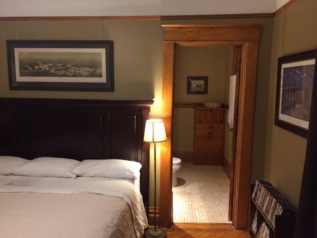 Burford House Suites Iowa City Bagian luar foto