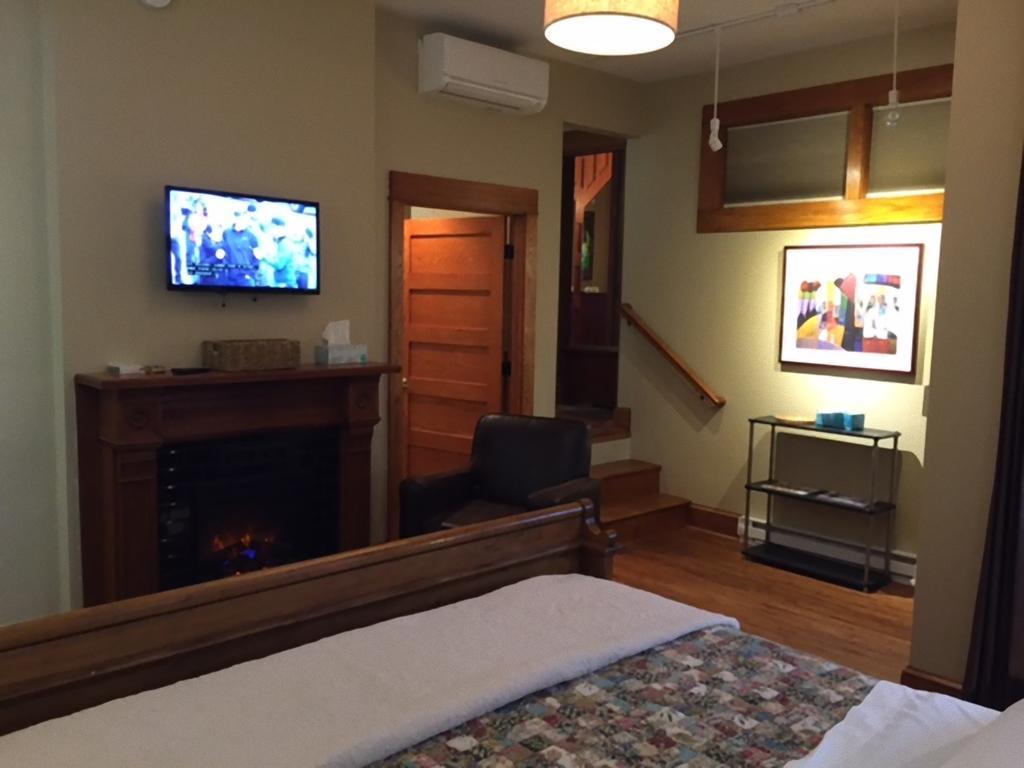 Burford House Suites Iowa City Bagian luar foto