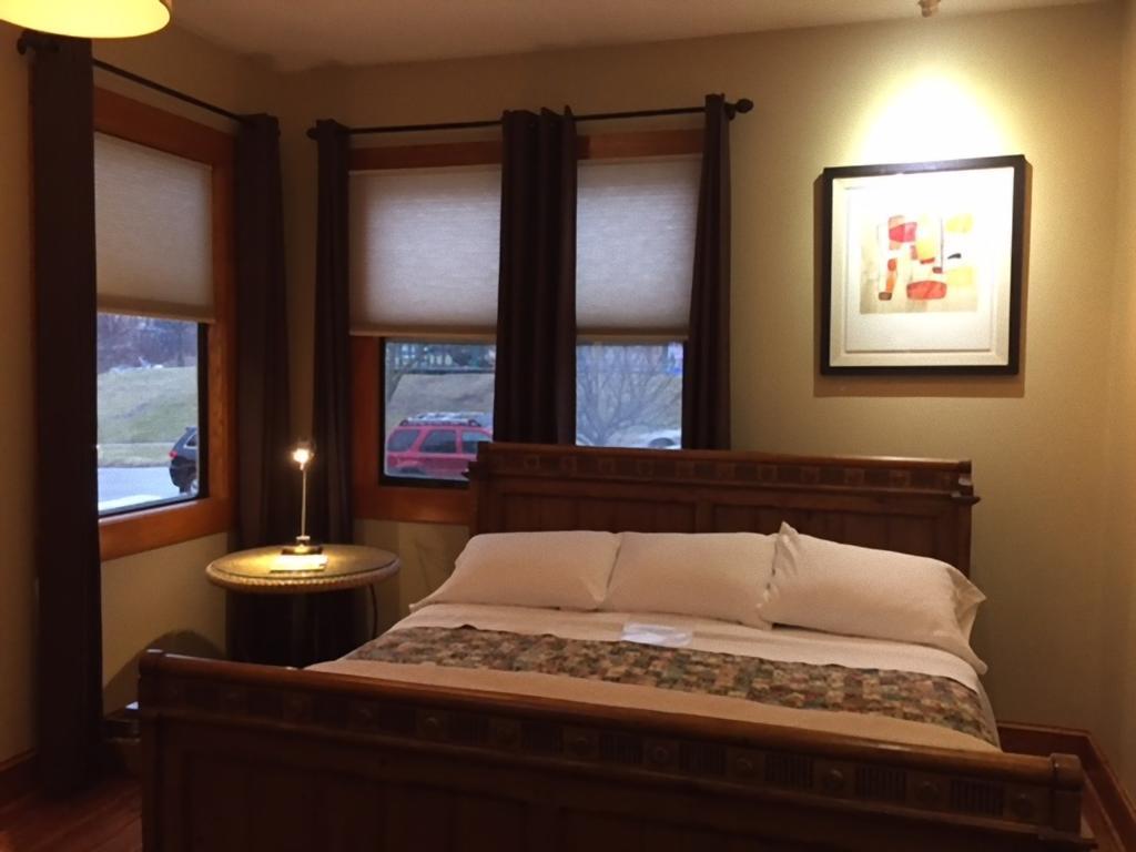 Burford House Suites Iowa City Bagian luar foto